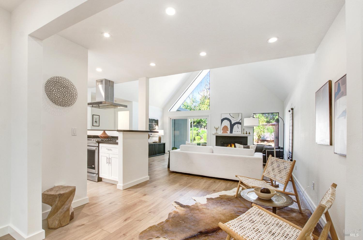 1317 Avenida Sebastiani