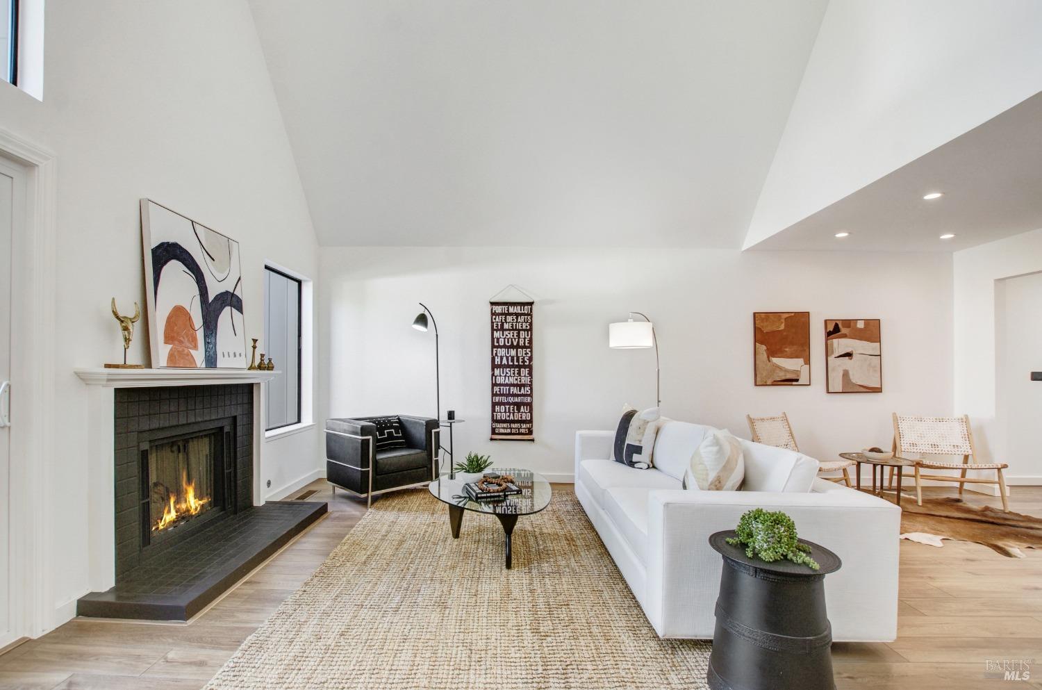 1317 Avenida Sebastiani