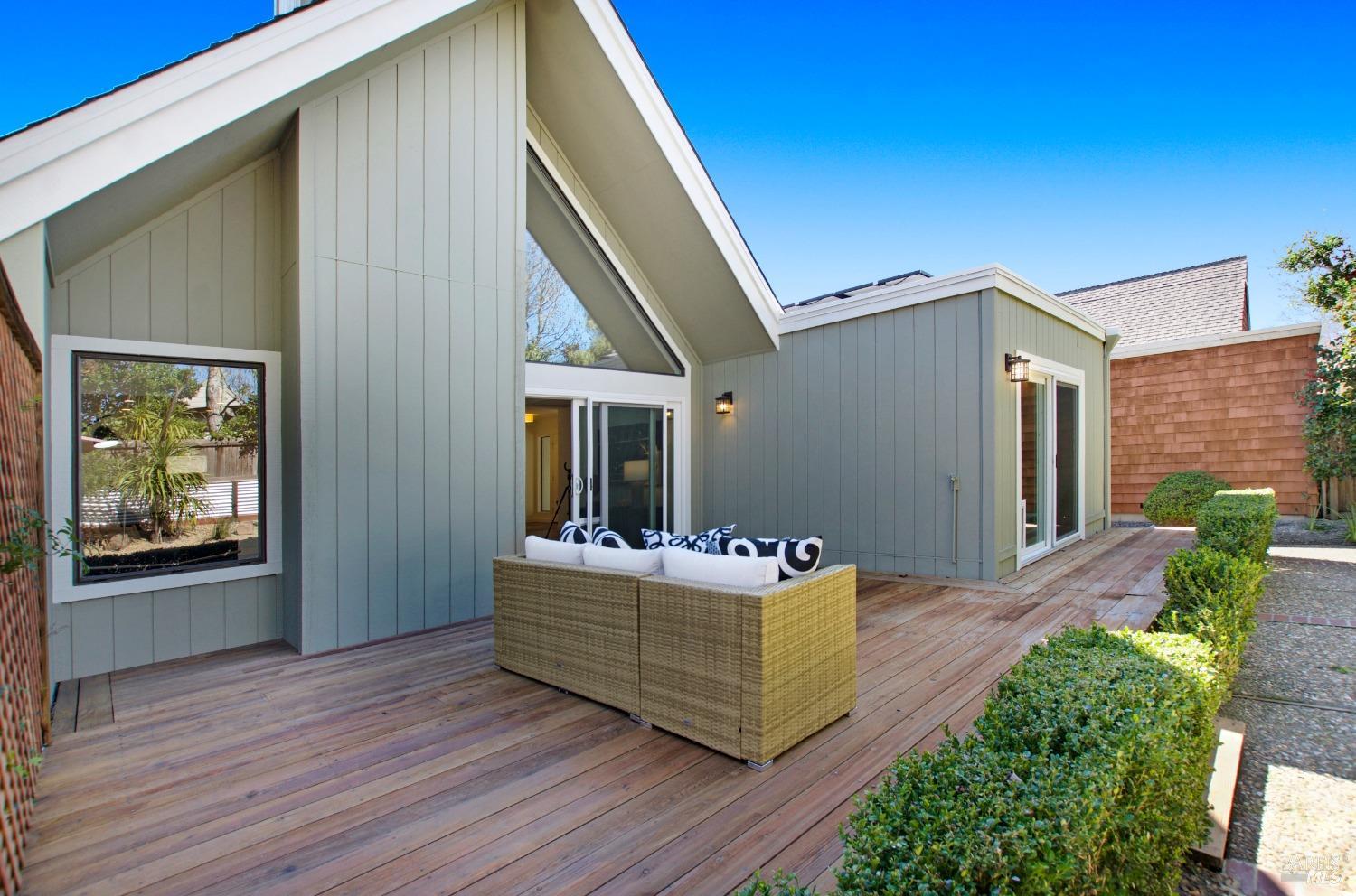 1317 Avenida Sebastiani