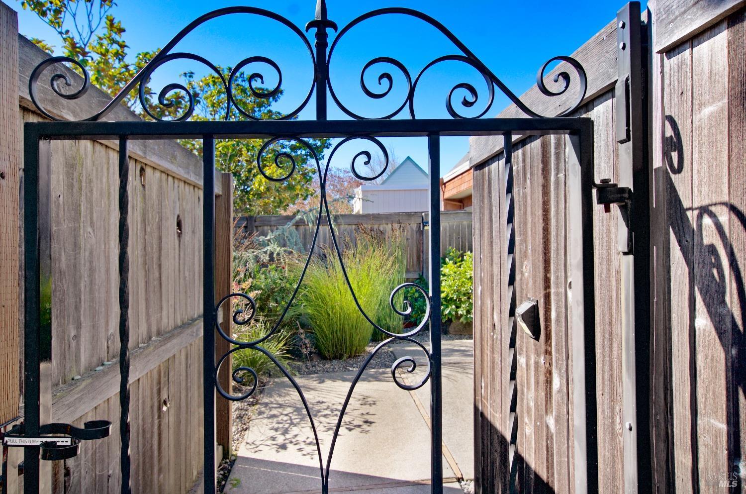 1317 Avenida Sebastiani