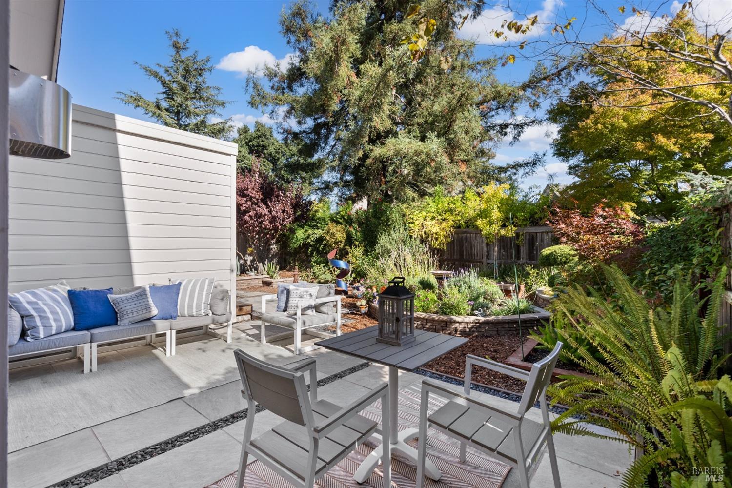 1363 Avenida Sebastiani