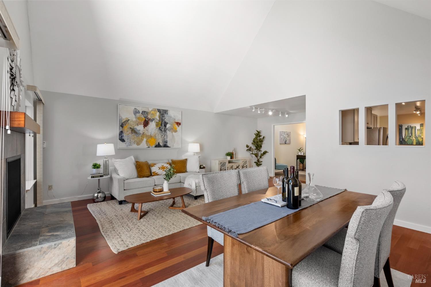 1363 Avenida Sebastiani