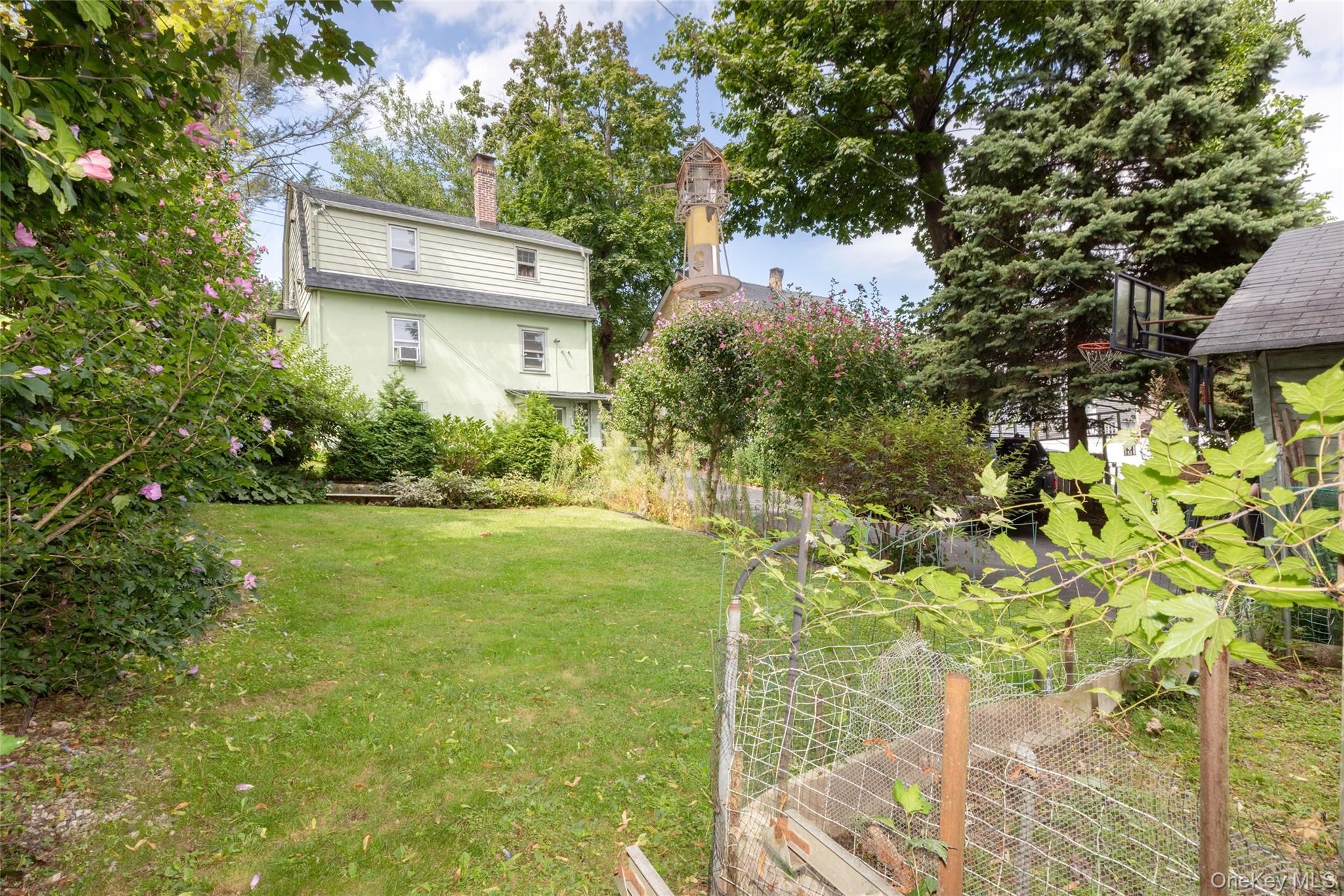 531 1/2 Willett Avenue