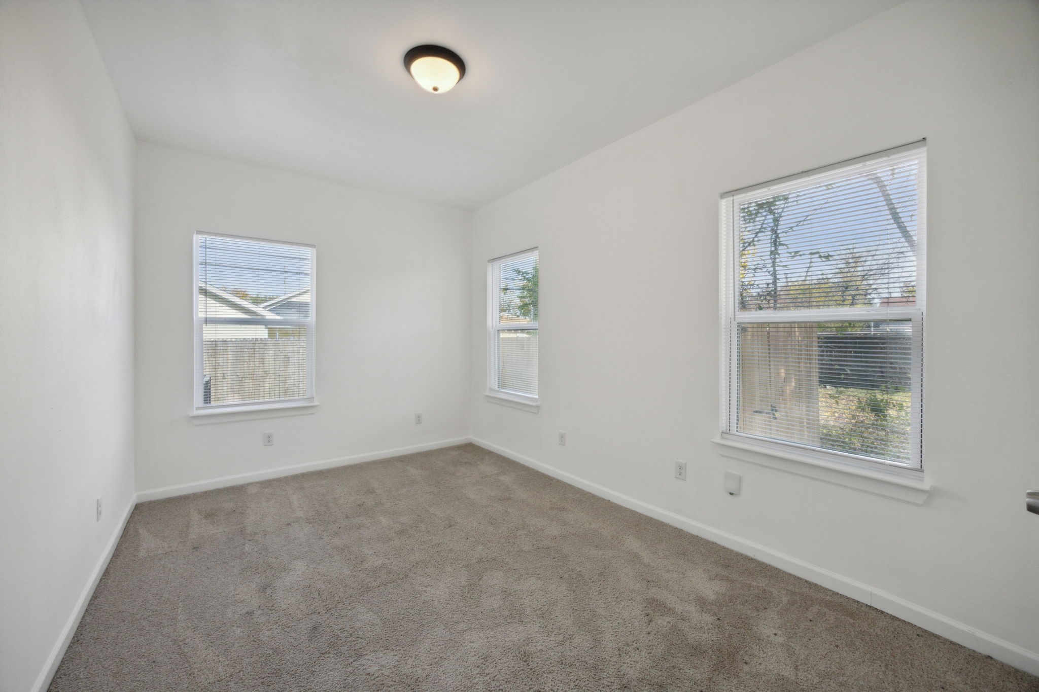 1209 E Cannon Street