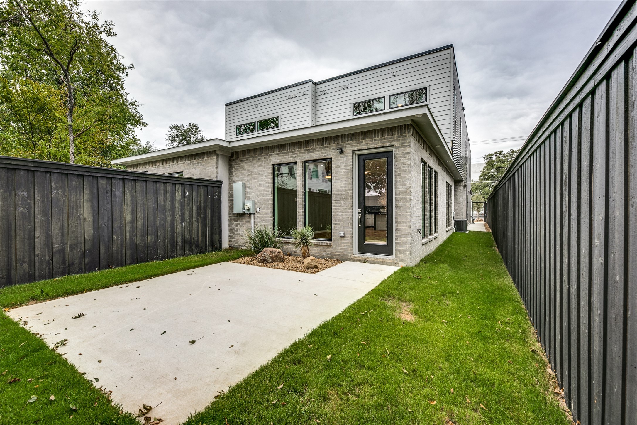 2624 N Carroll Avenue
