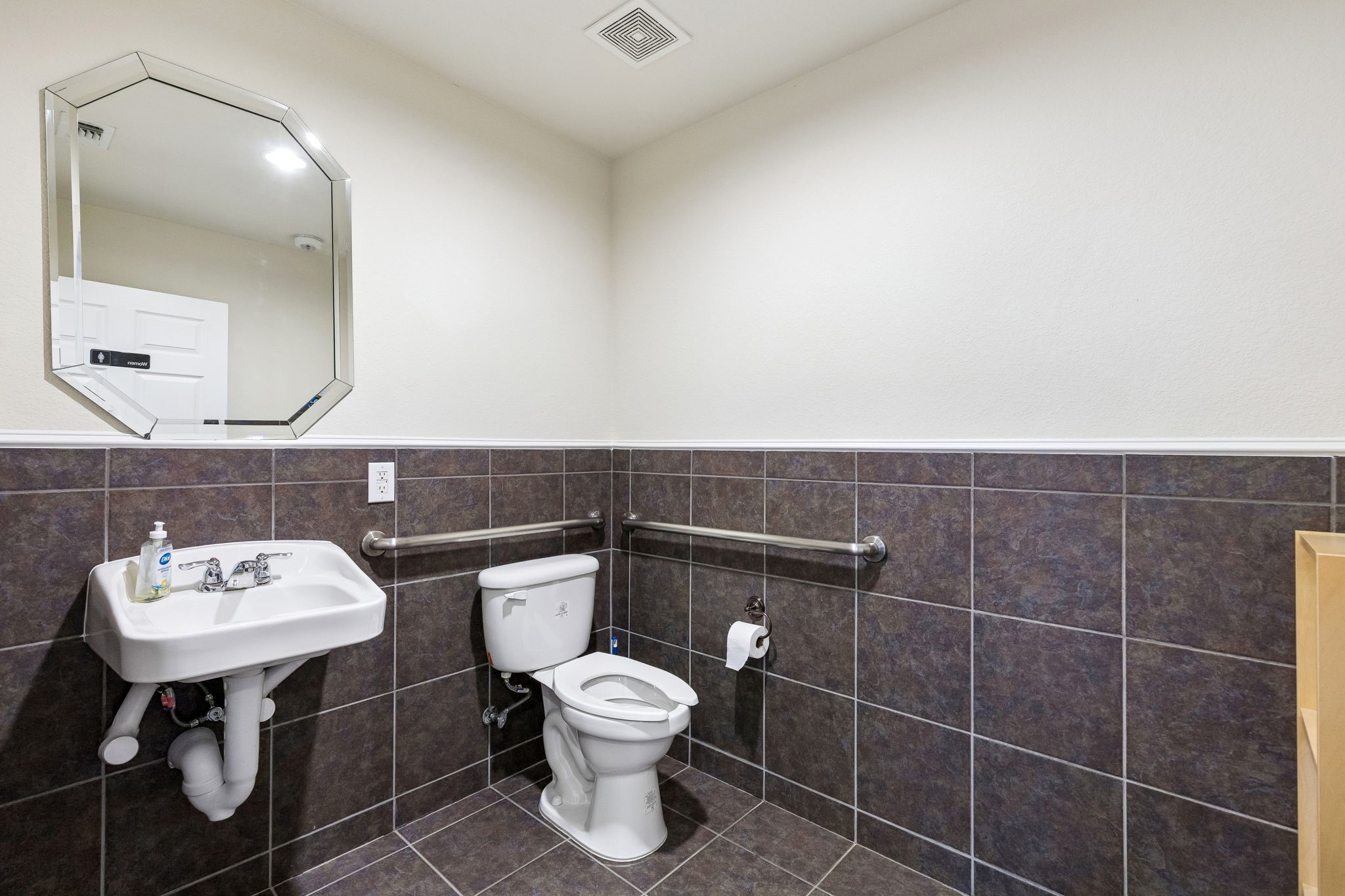 6636 N Riverside Drive 500B