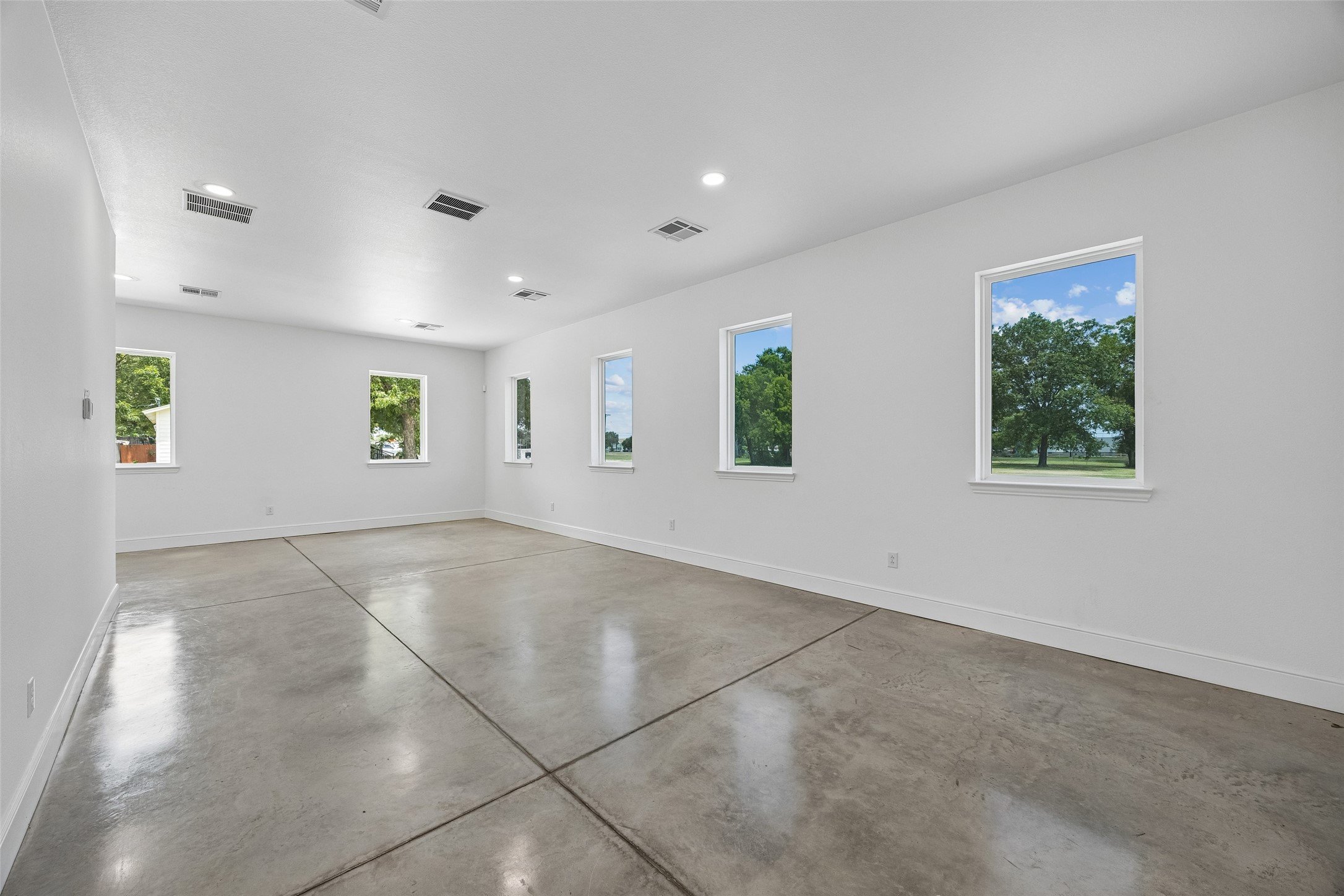 908 Cresthaven Drive 200
