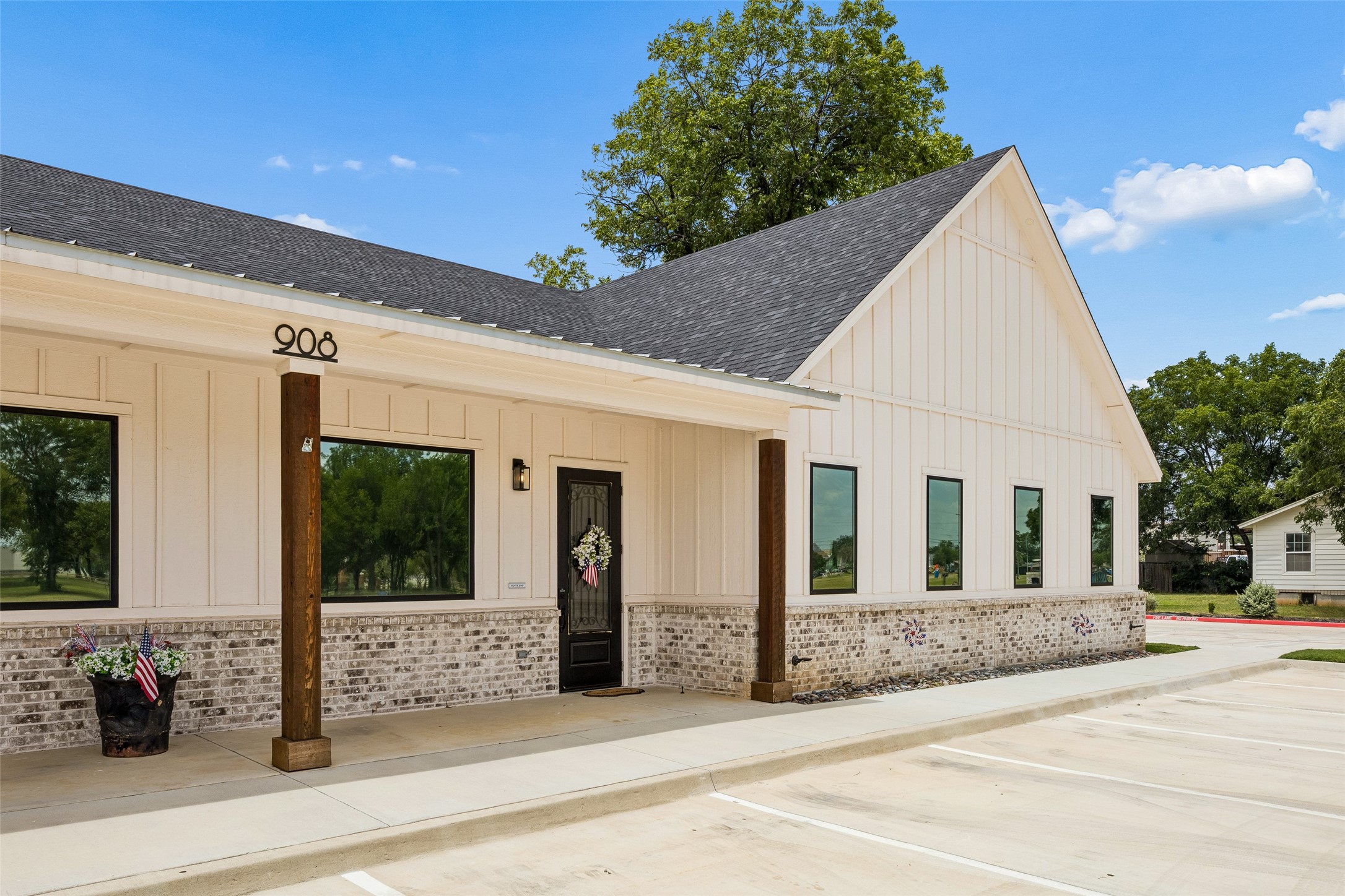 908 Cresthaven Drive 200