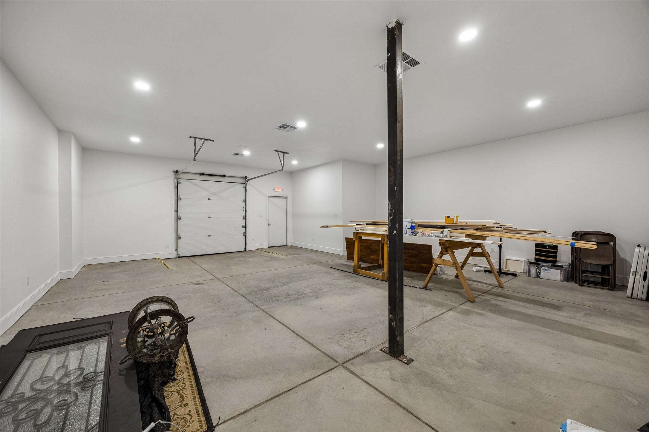 908 Cresthaven Drive 200