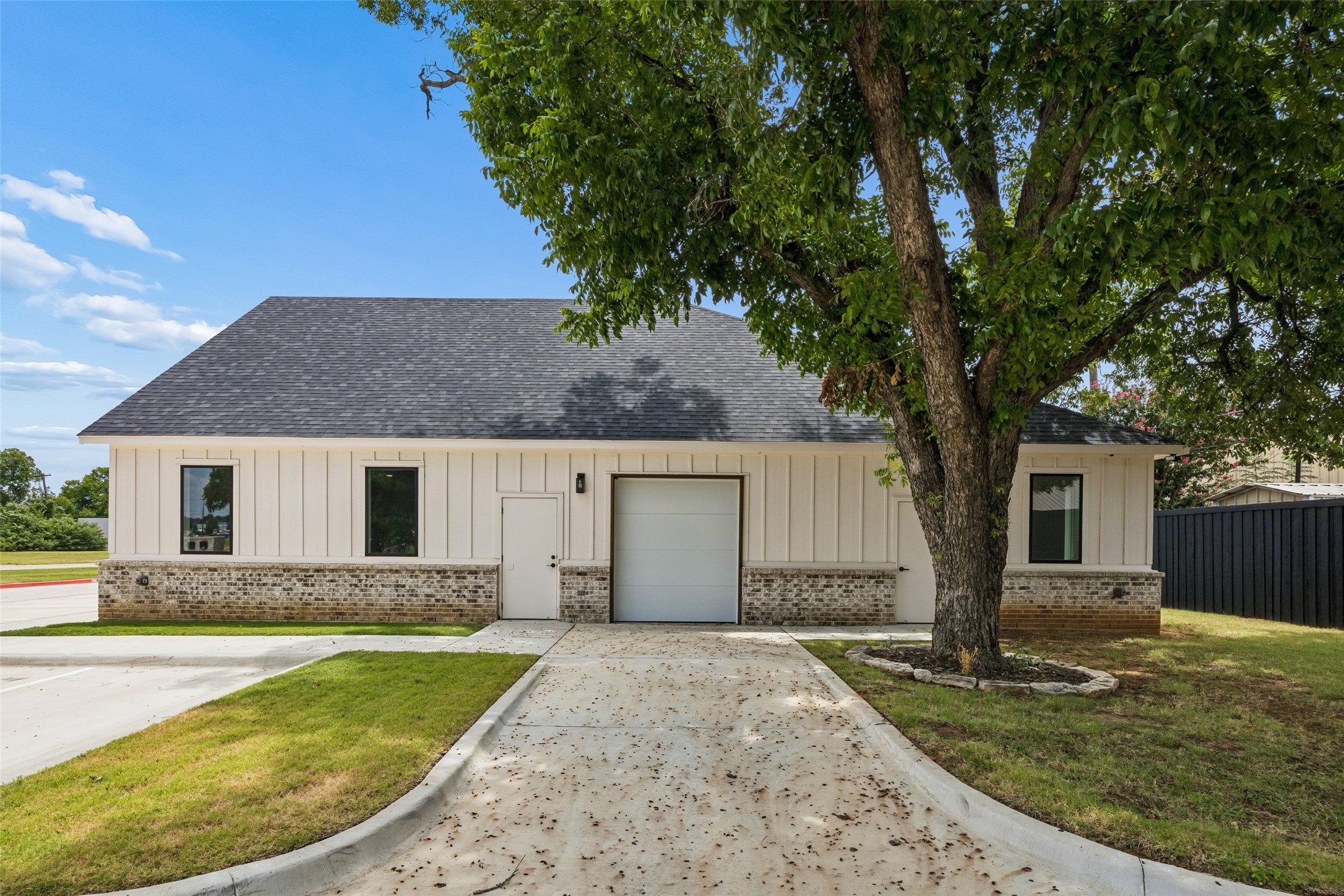 908 Cresthaven Drive 200