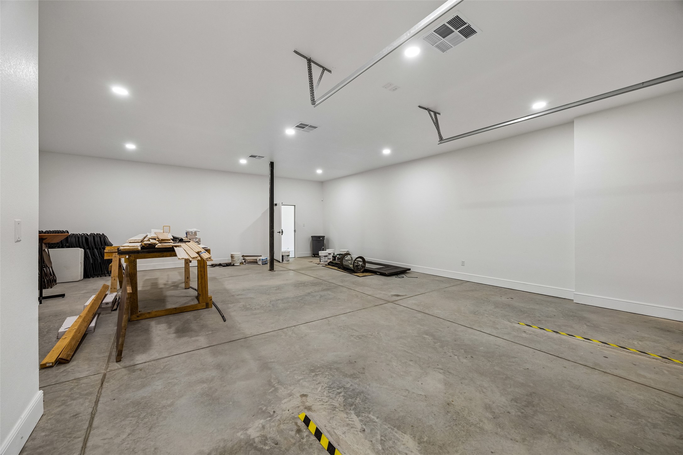 908 Cresthaven Drive 200