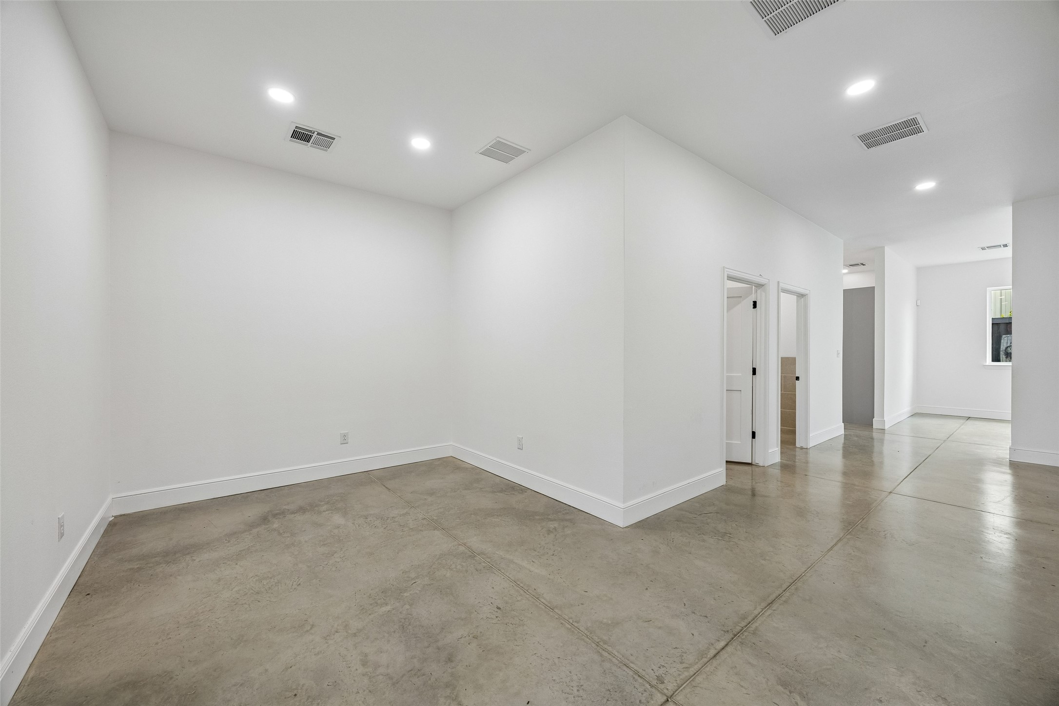 908 Cresthaven Drive 200
