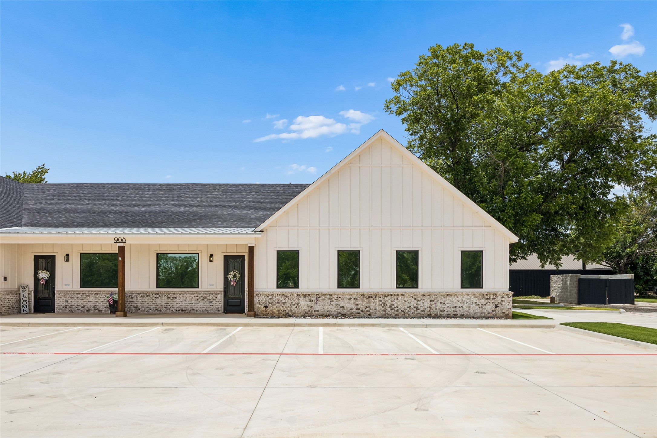 908 Cresthaven Drive 200