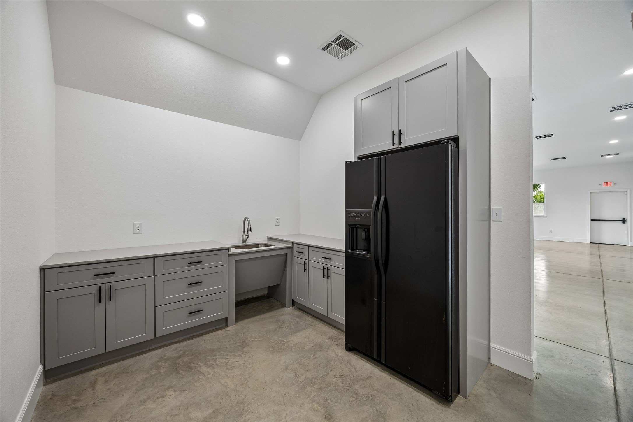 908 Cresthaven Drive 200