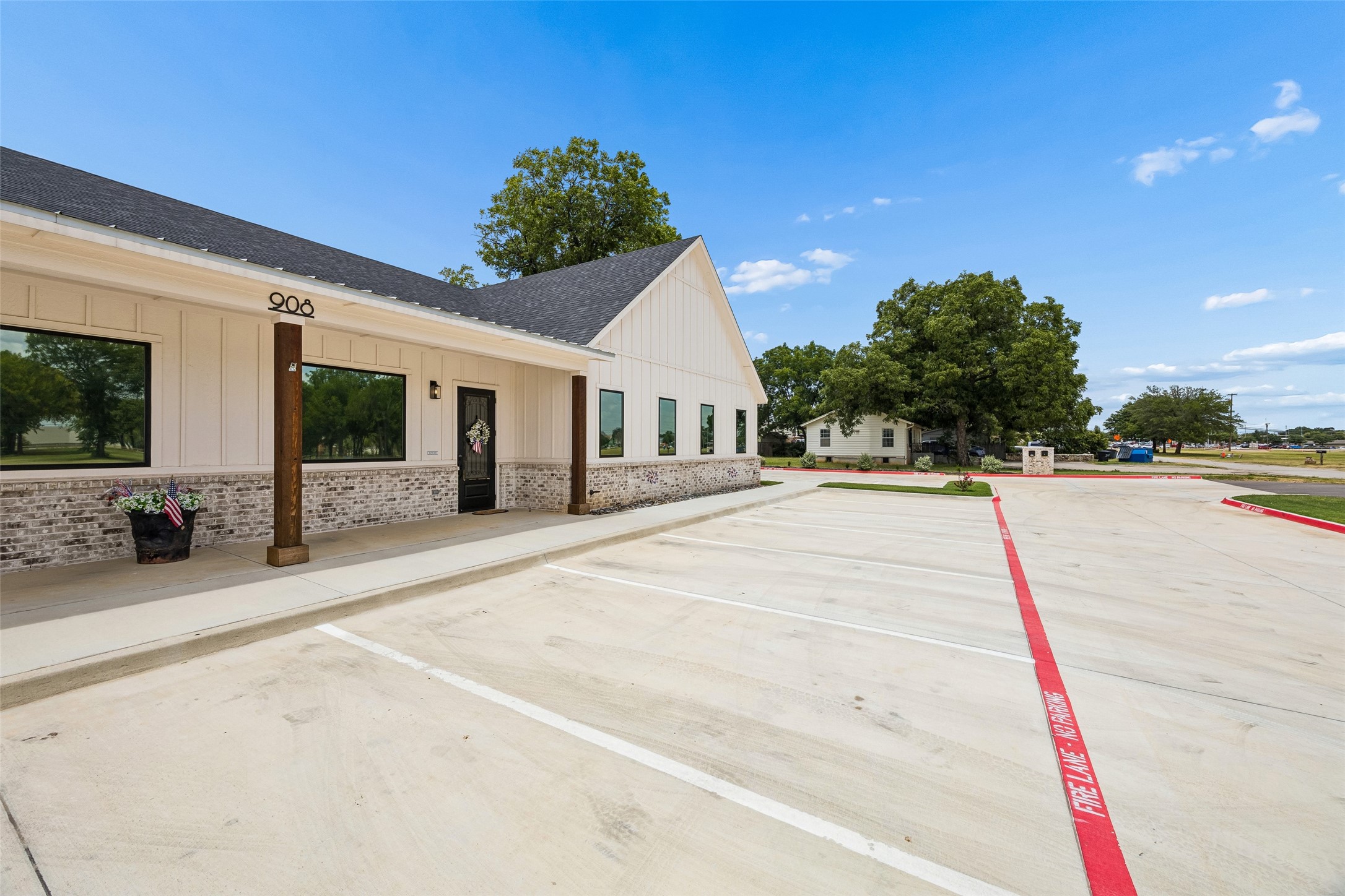 908 Cresthaven Drive 200