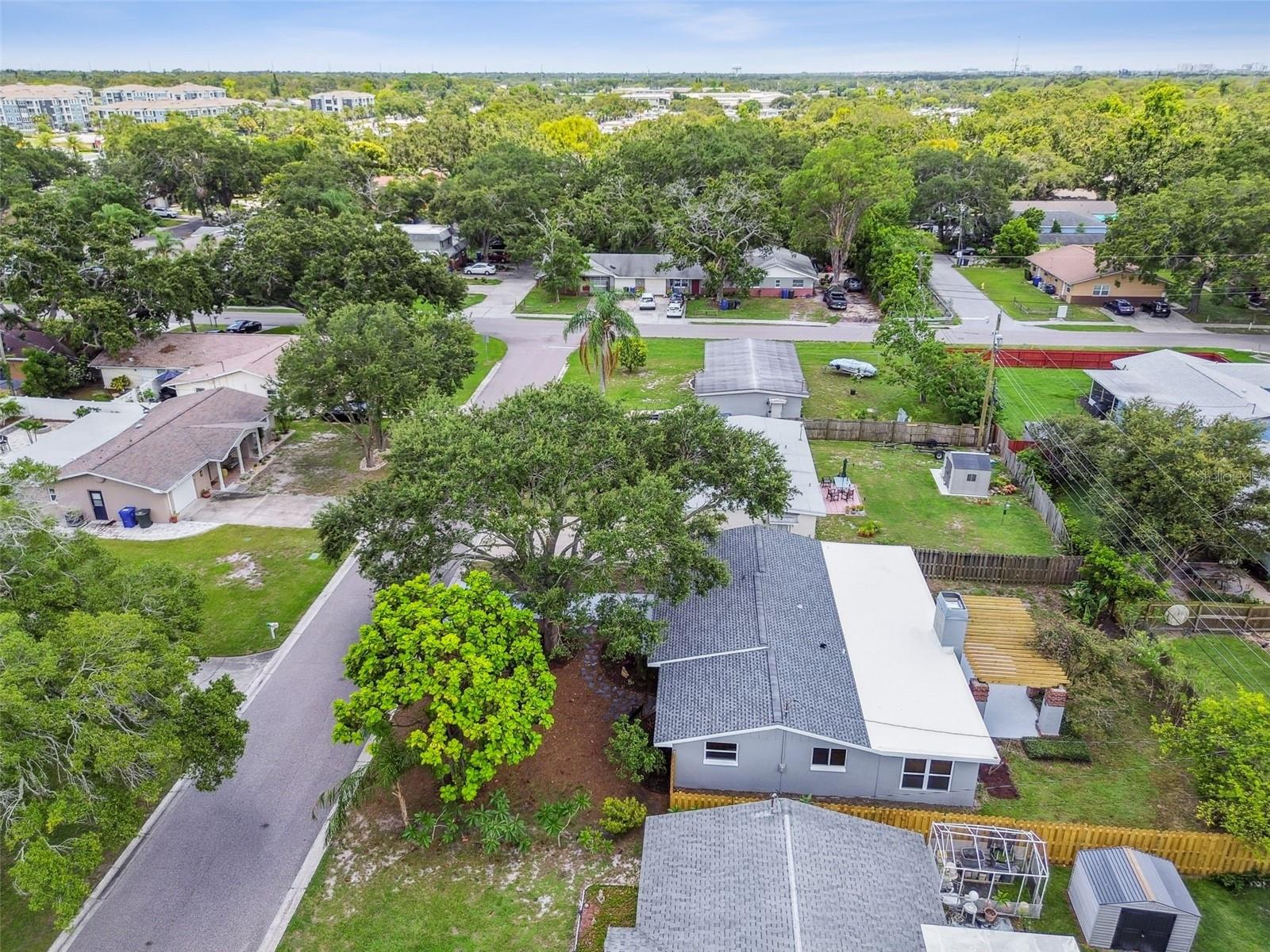 528 MANOR DR