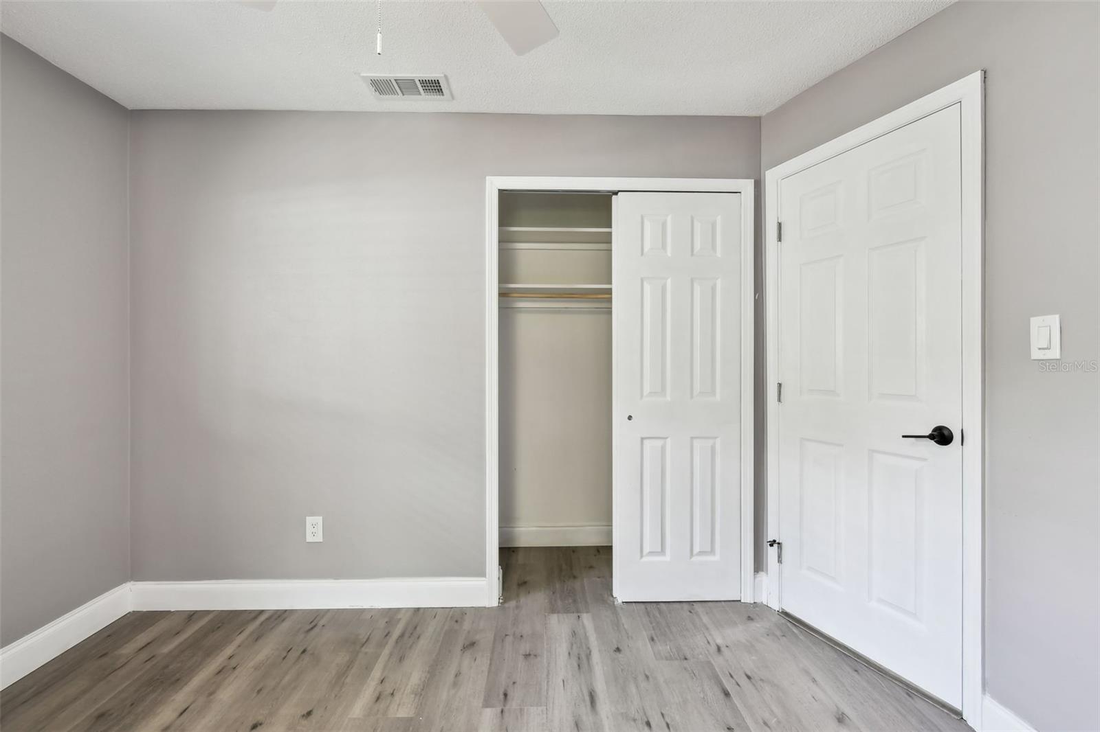 528 MANOR DR