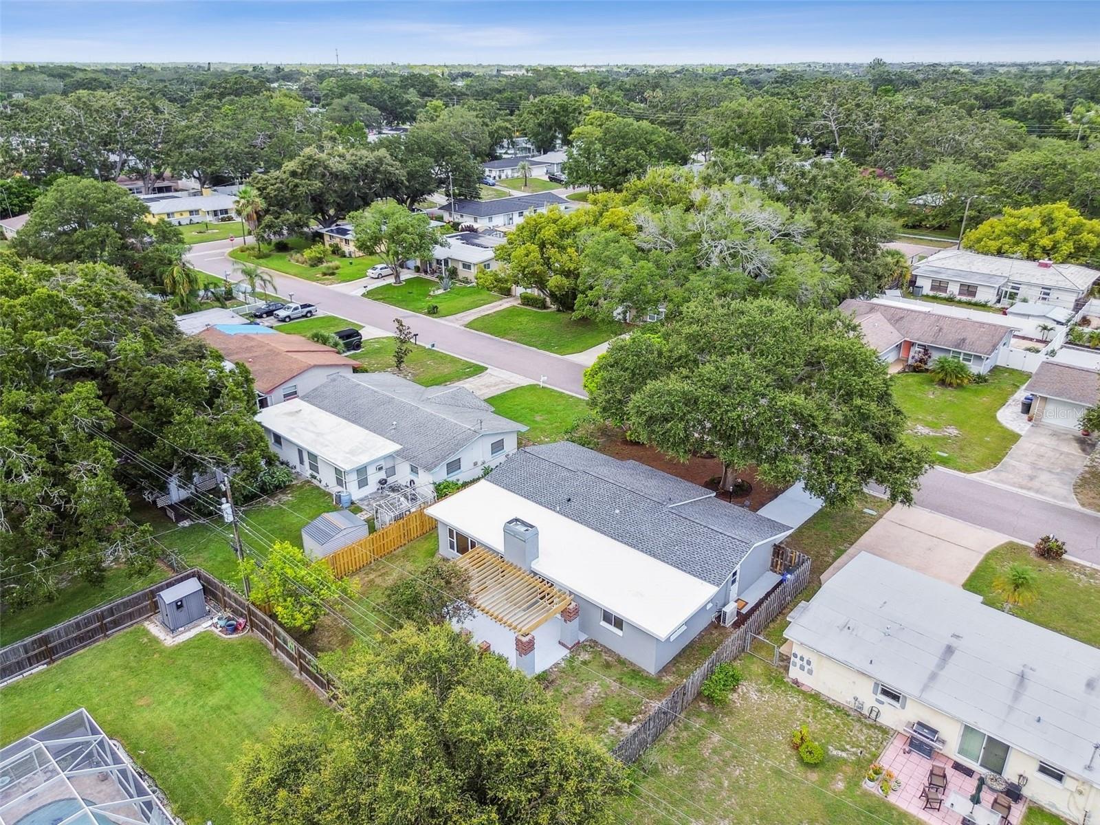 528 MANOR DR