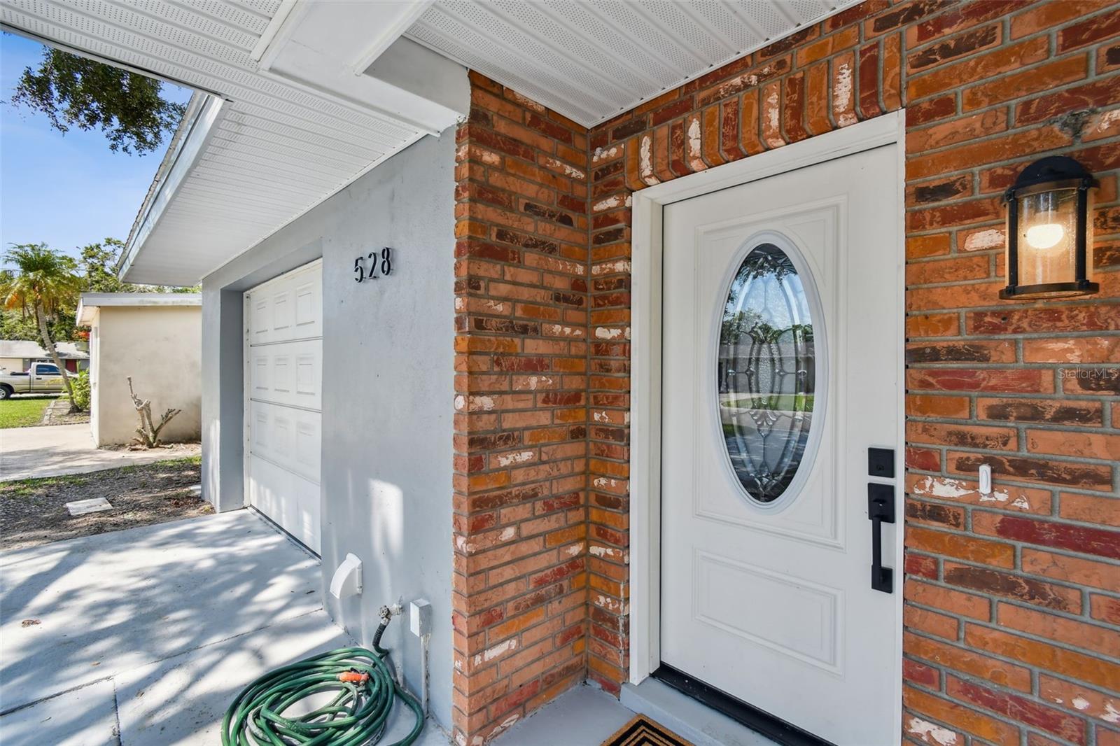 528 MANOR DR