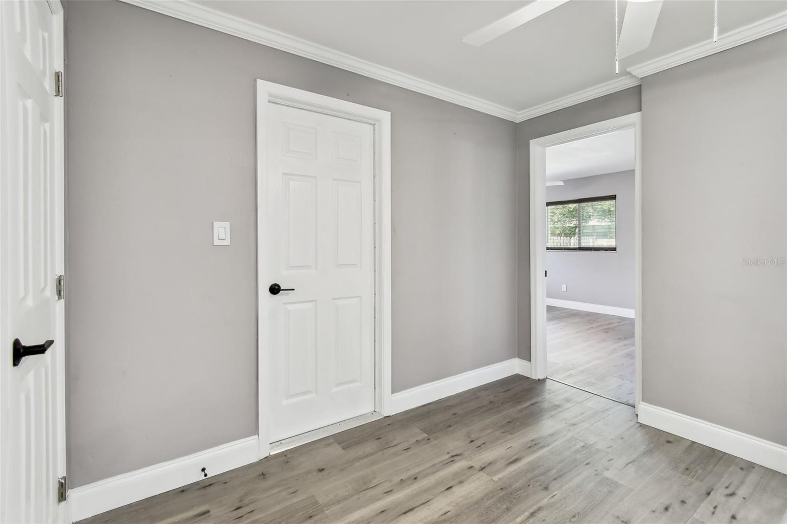 528 MANOR DR