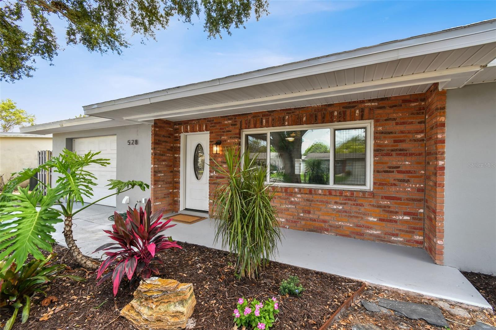 528 MANOR DR