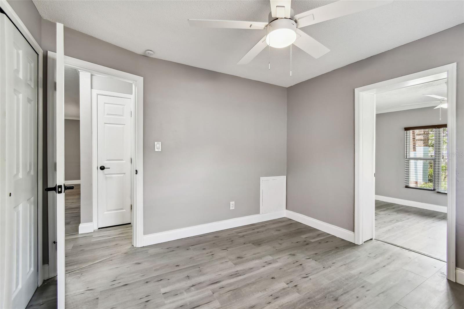528 MANOR DR