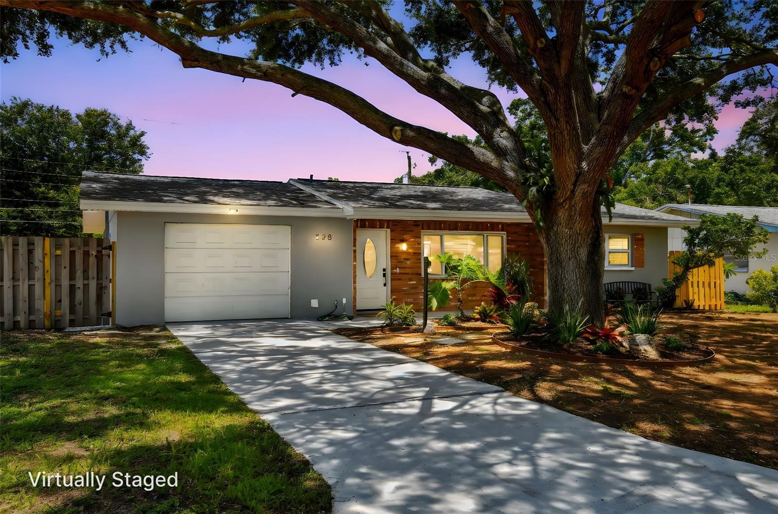 528 MANOR DR