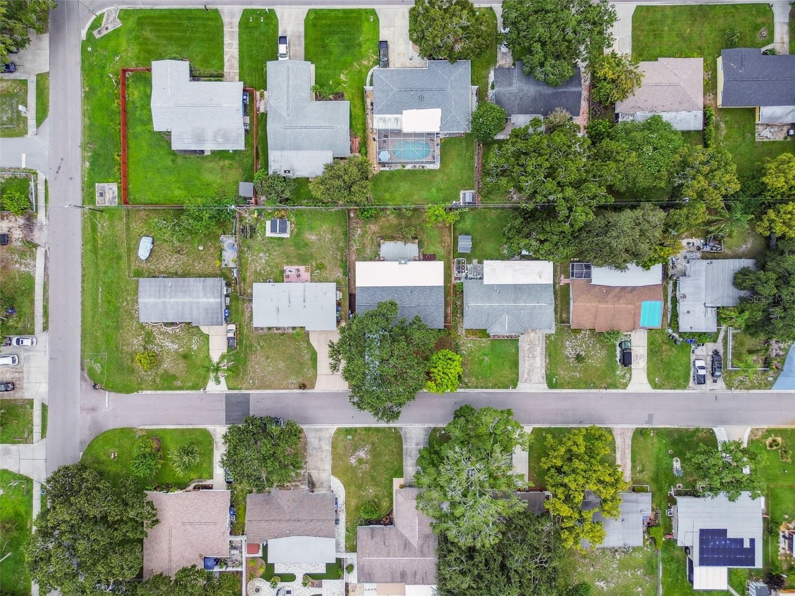 528 MANOR DR