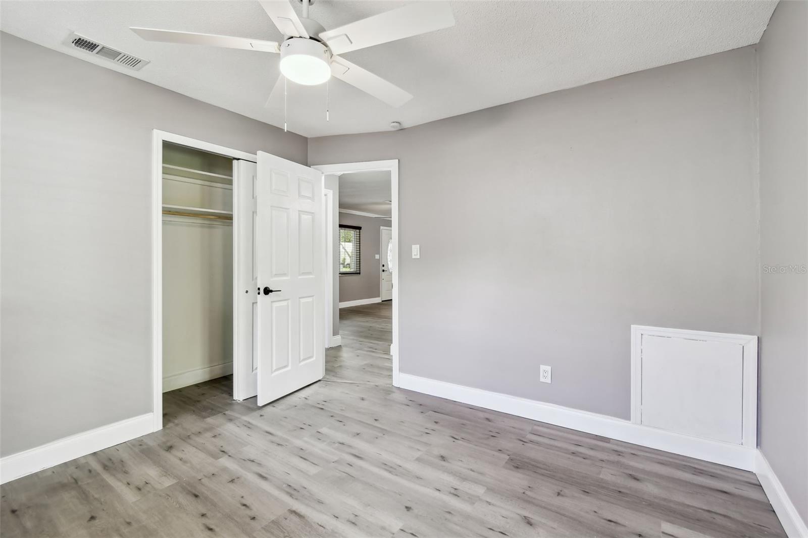 528 MANOR DR