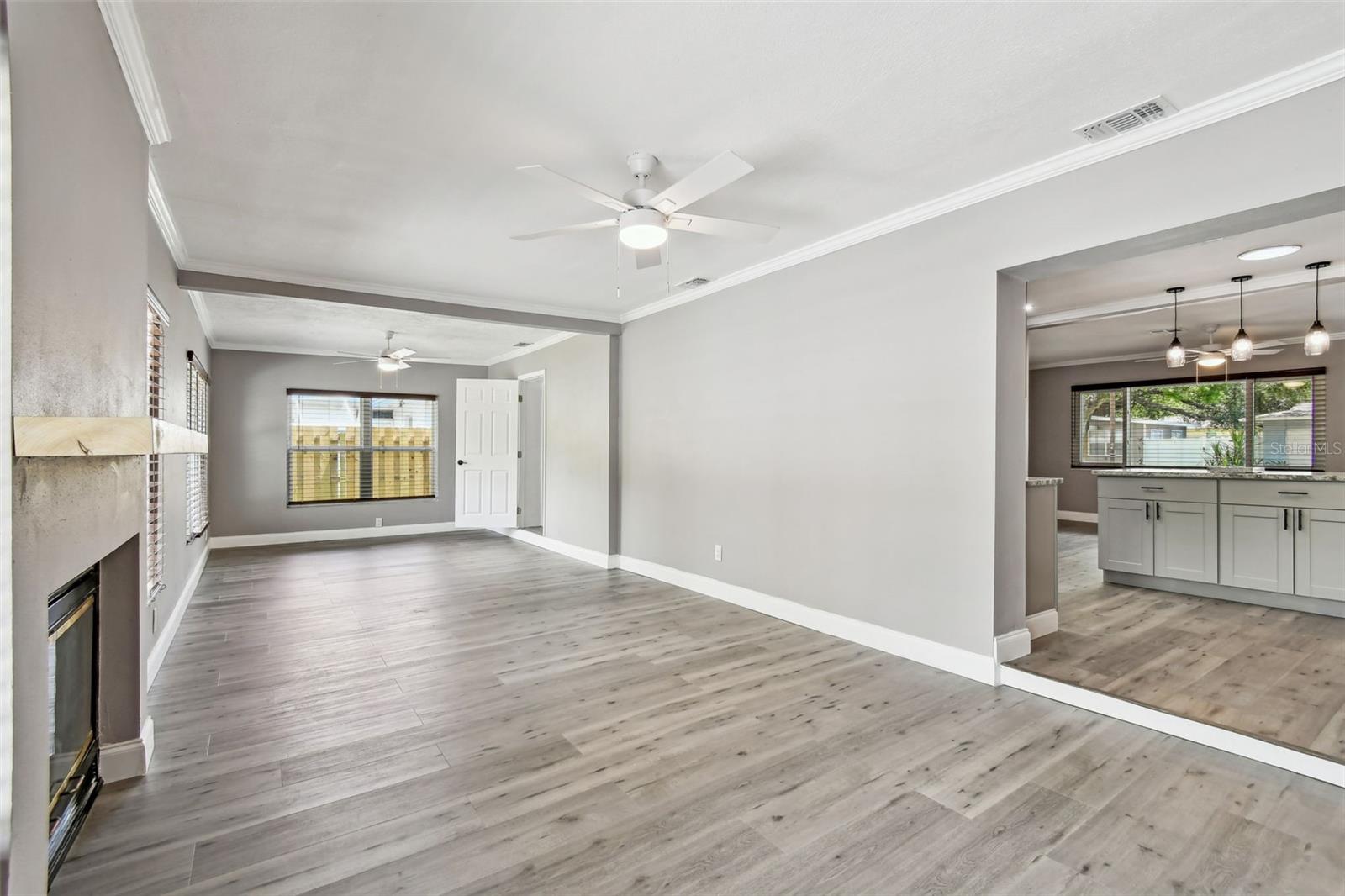 528 MANOR DR