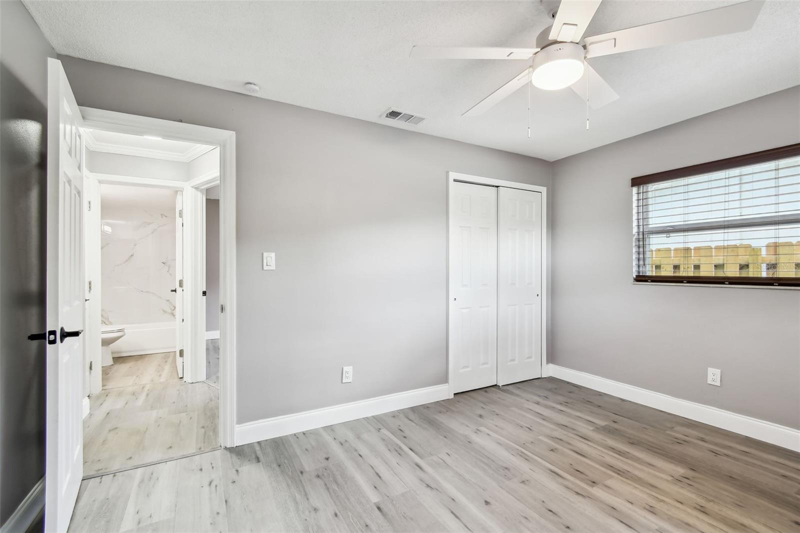 528 MANOR DR
