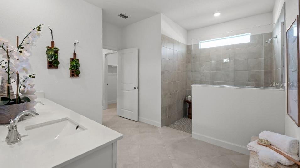 8122 SAINT KITTS CIR