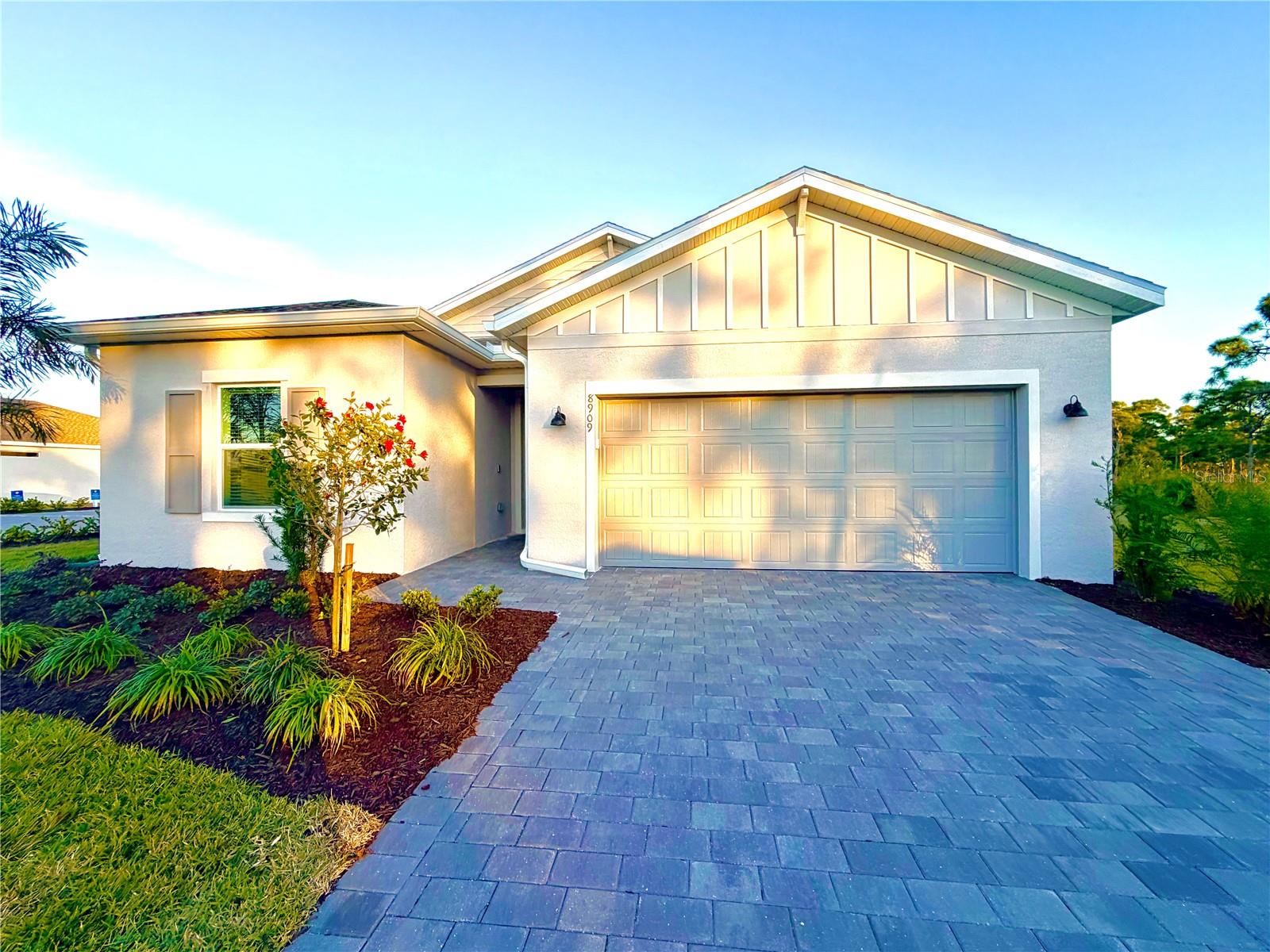 8134 SAINT KITTS CIR