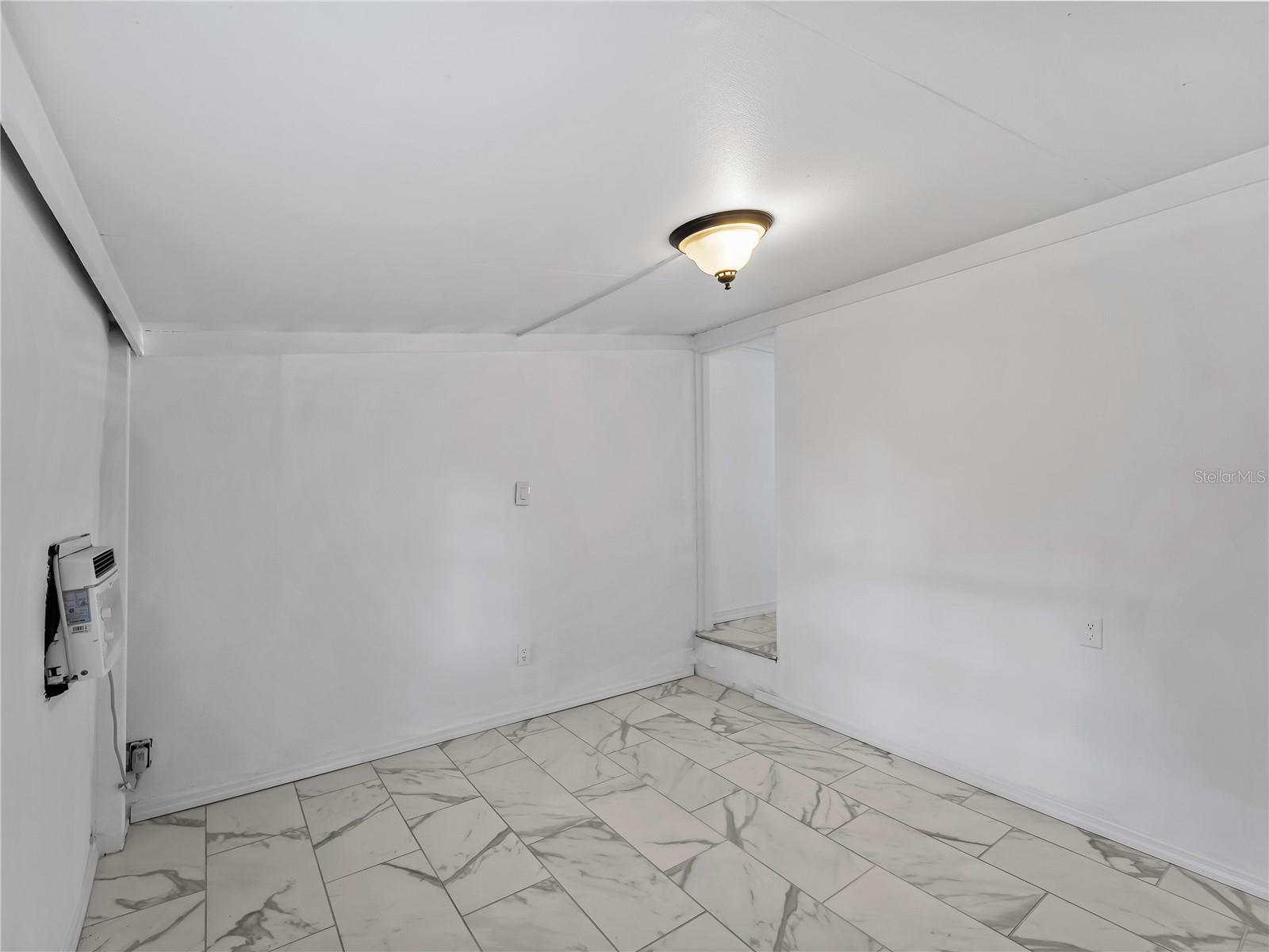 110 VERONA ST N
