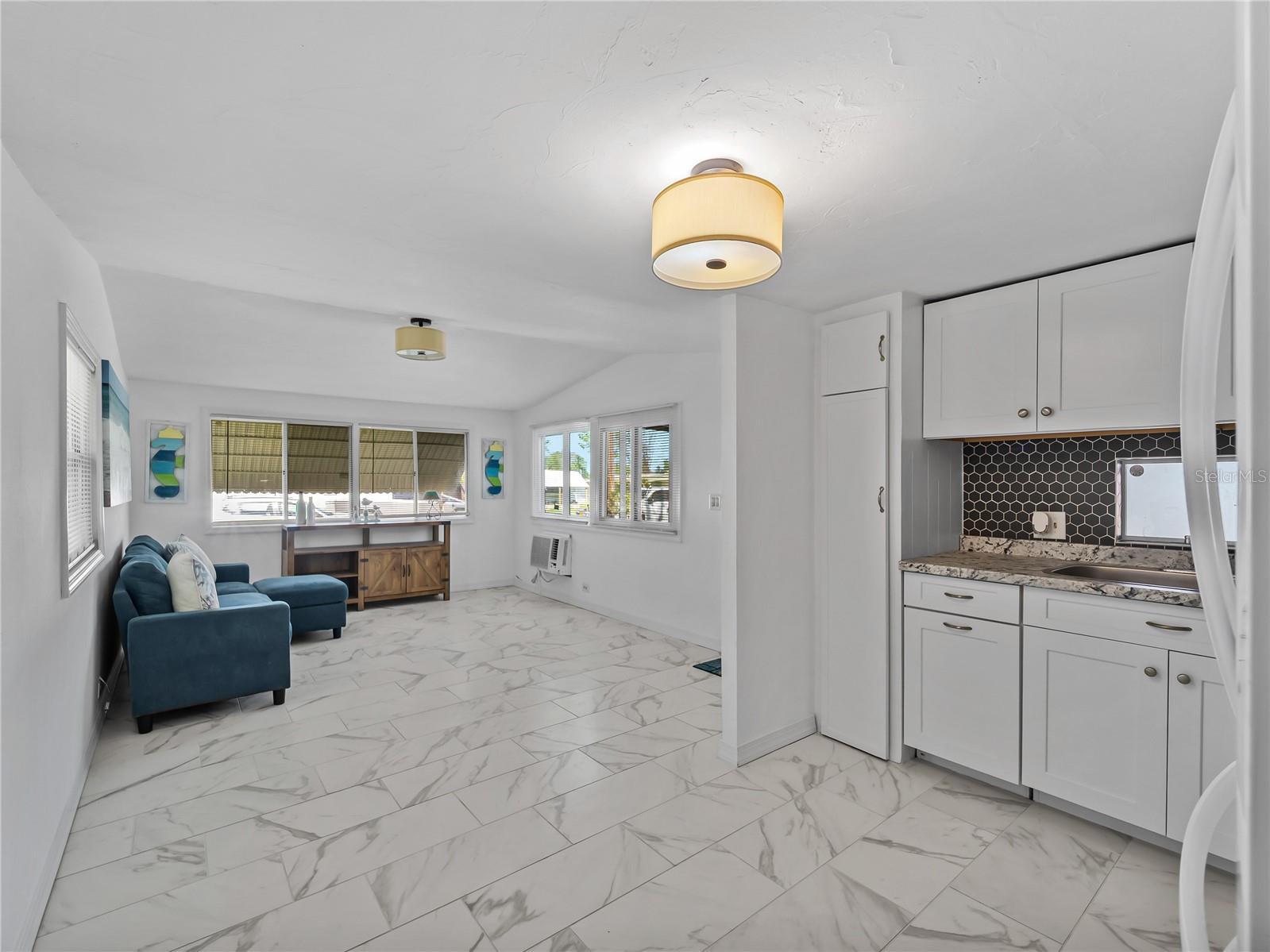 110 VERONA ST N