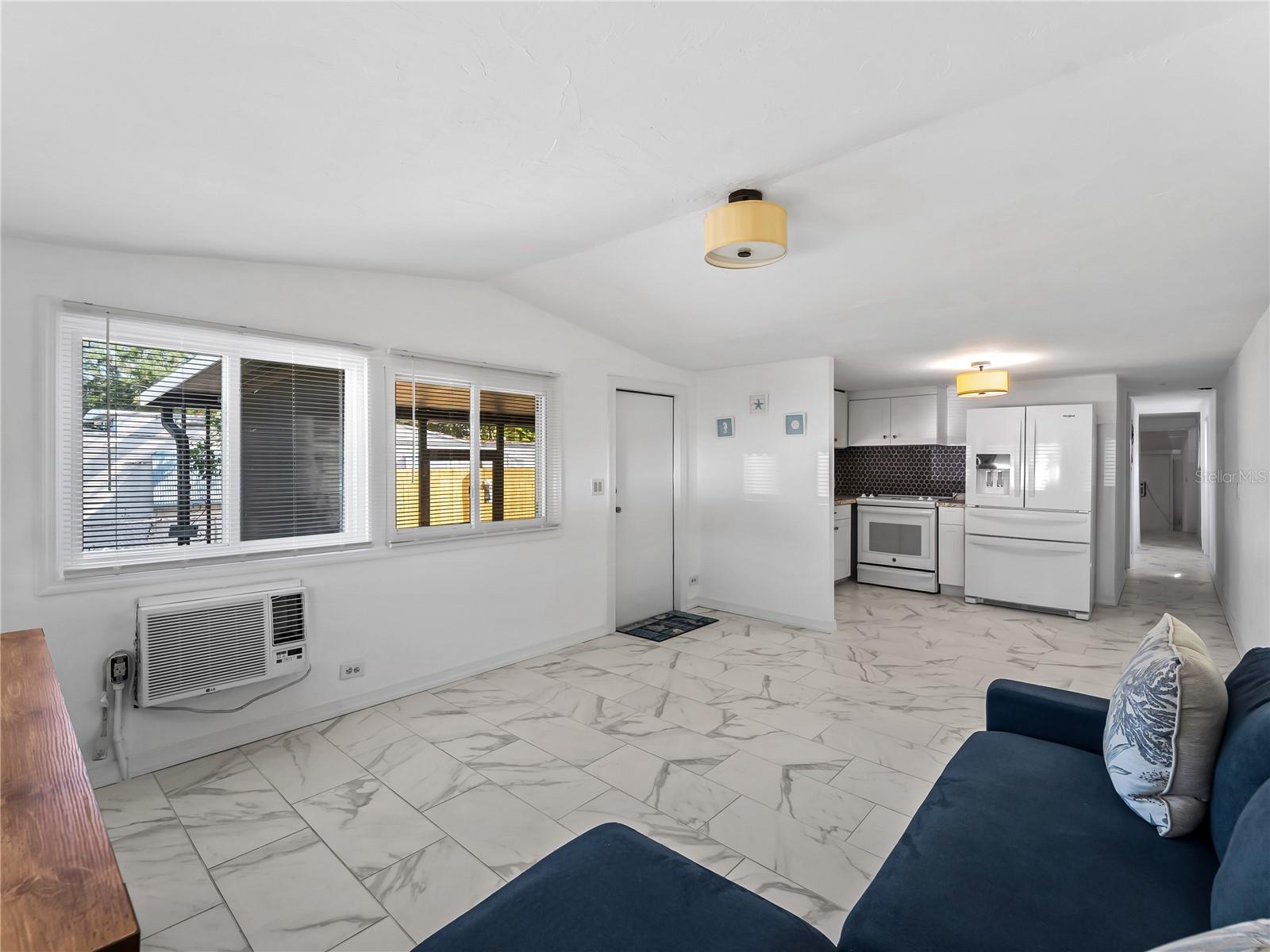110 VERONA ST N