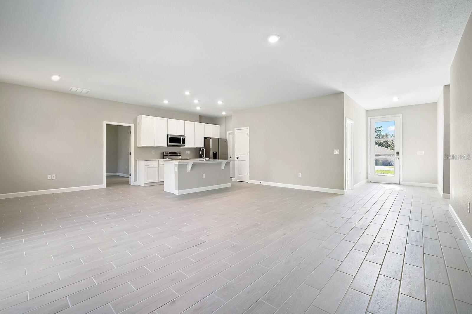 1814 DIPLOMAT PKWY W