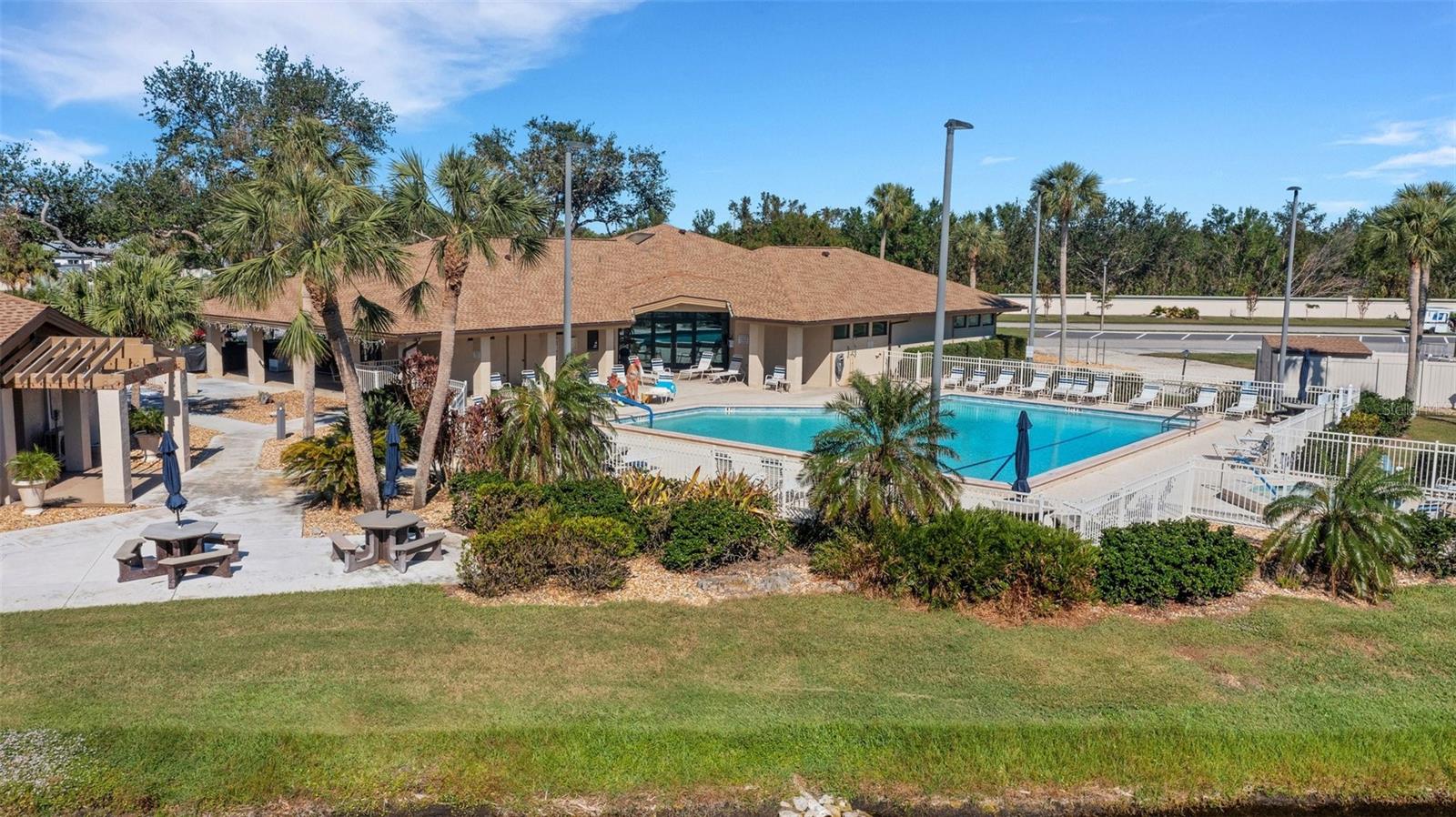 658 BARNACLE CT