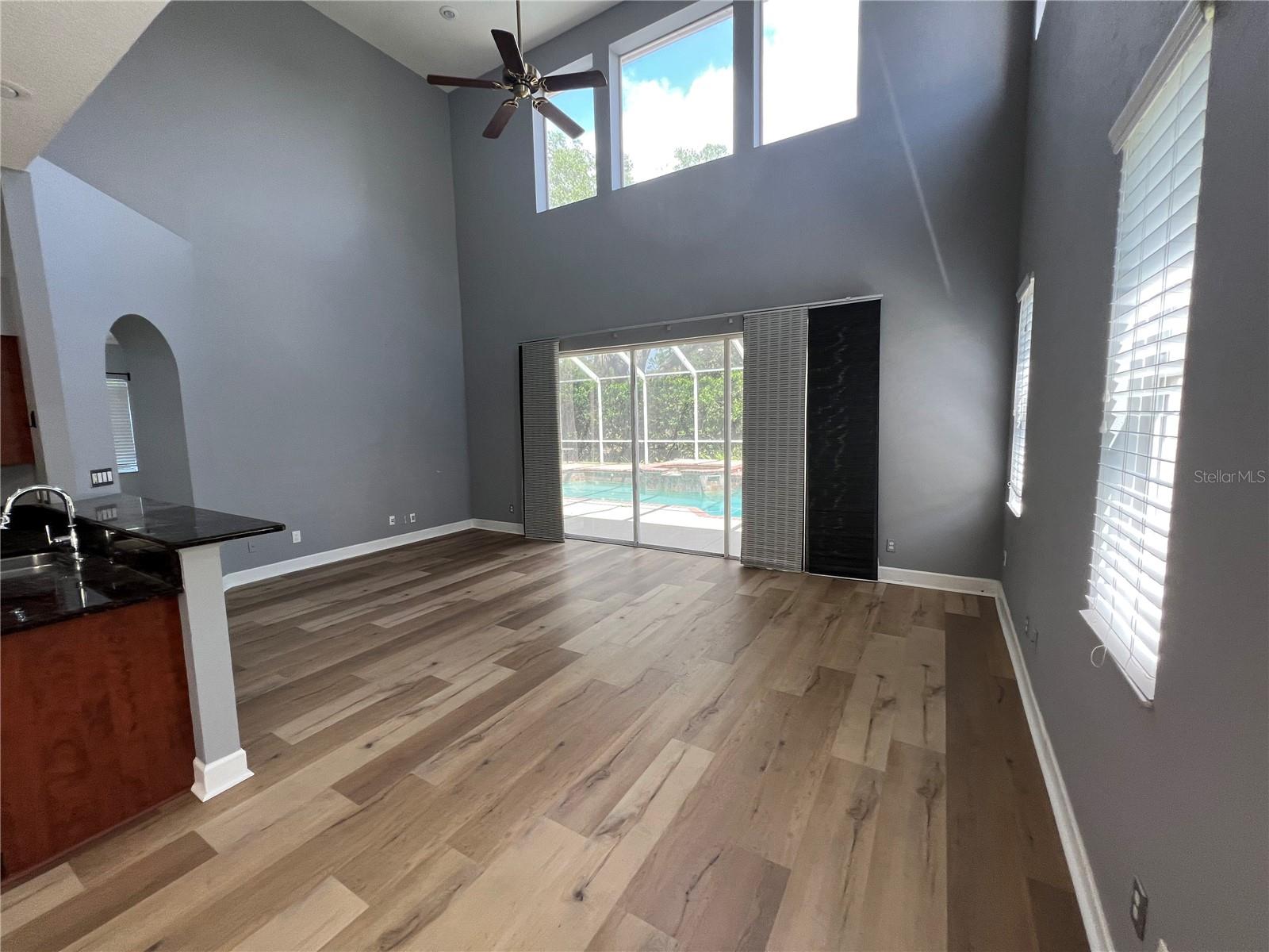 5404 AVENAL DR