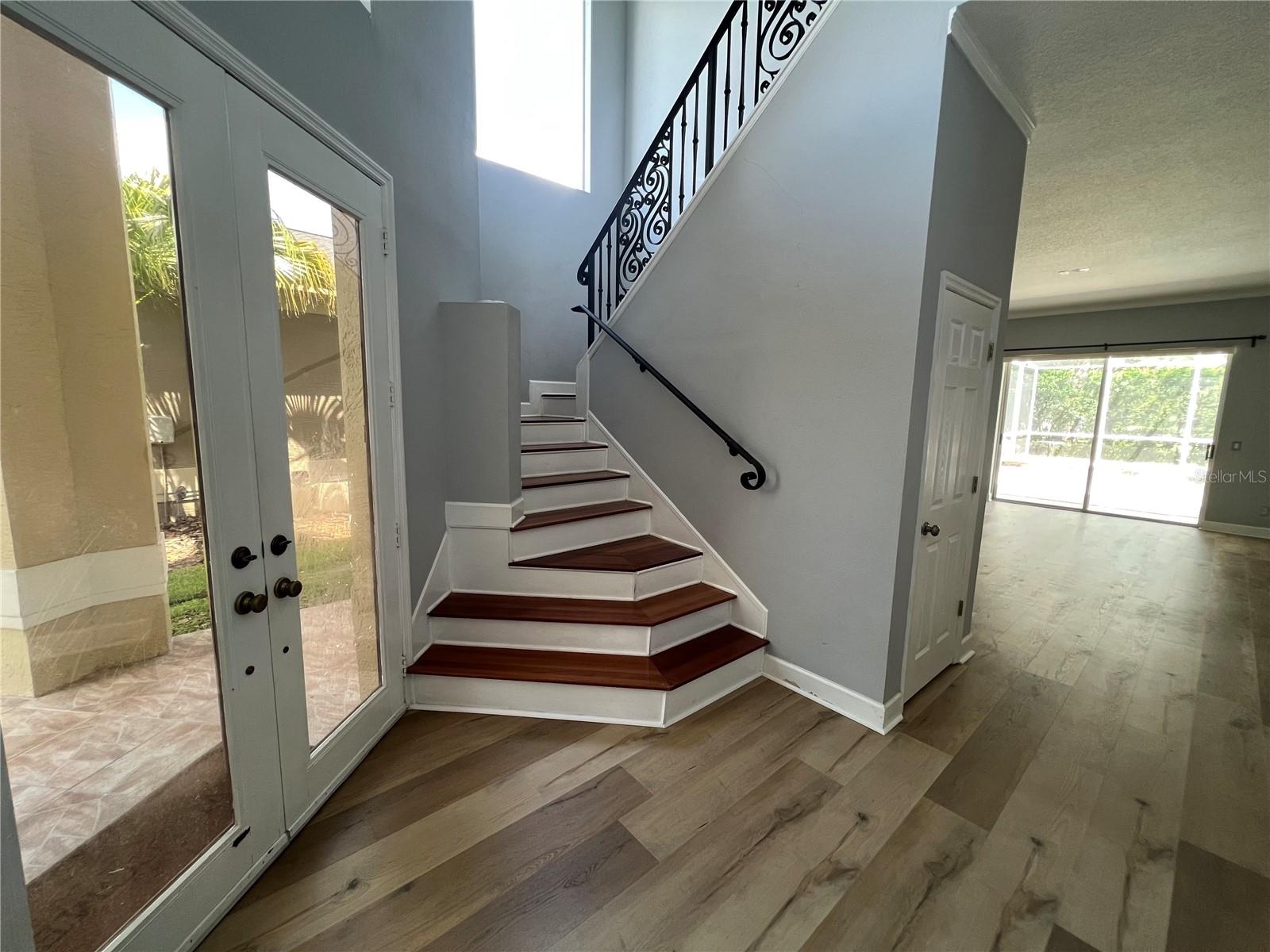 5404 AVENAL DR