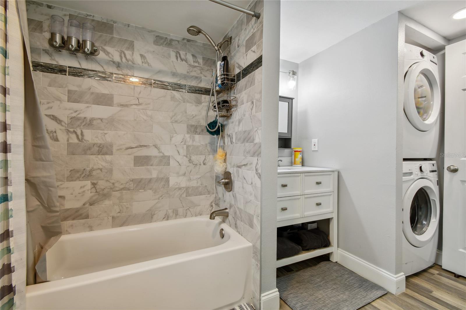 8823 BAY POINTE DR #106