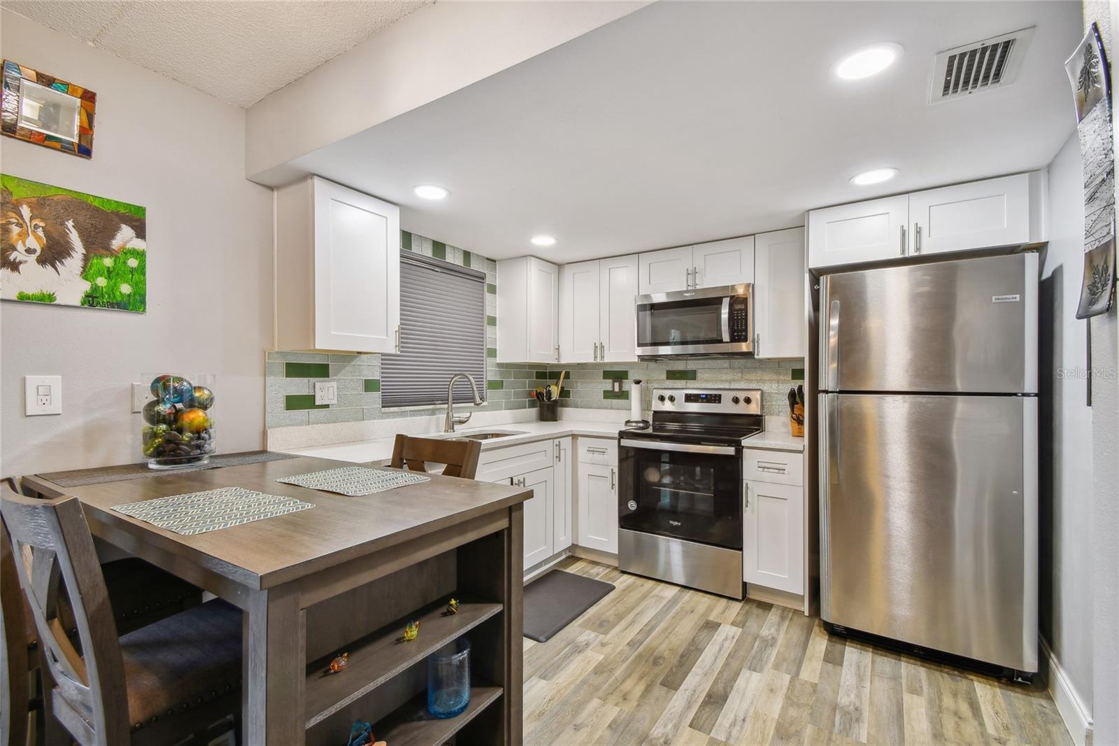 8823 BAY POINTE DR #106