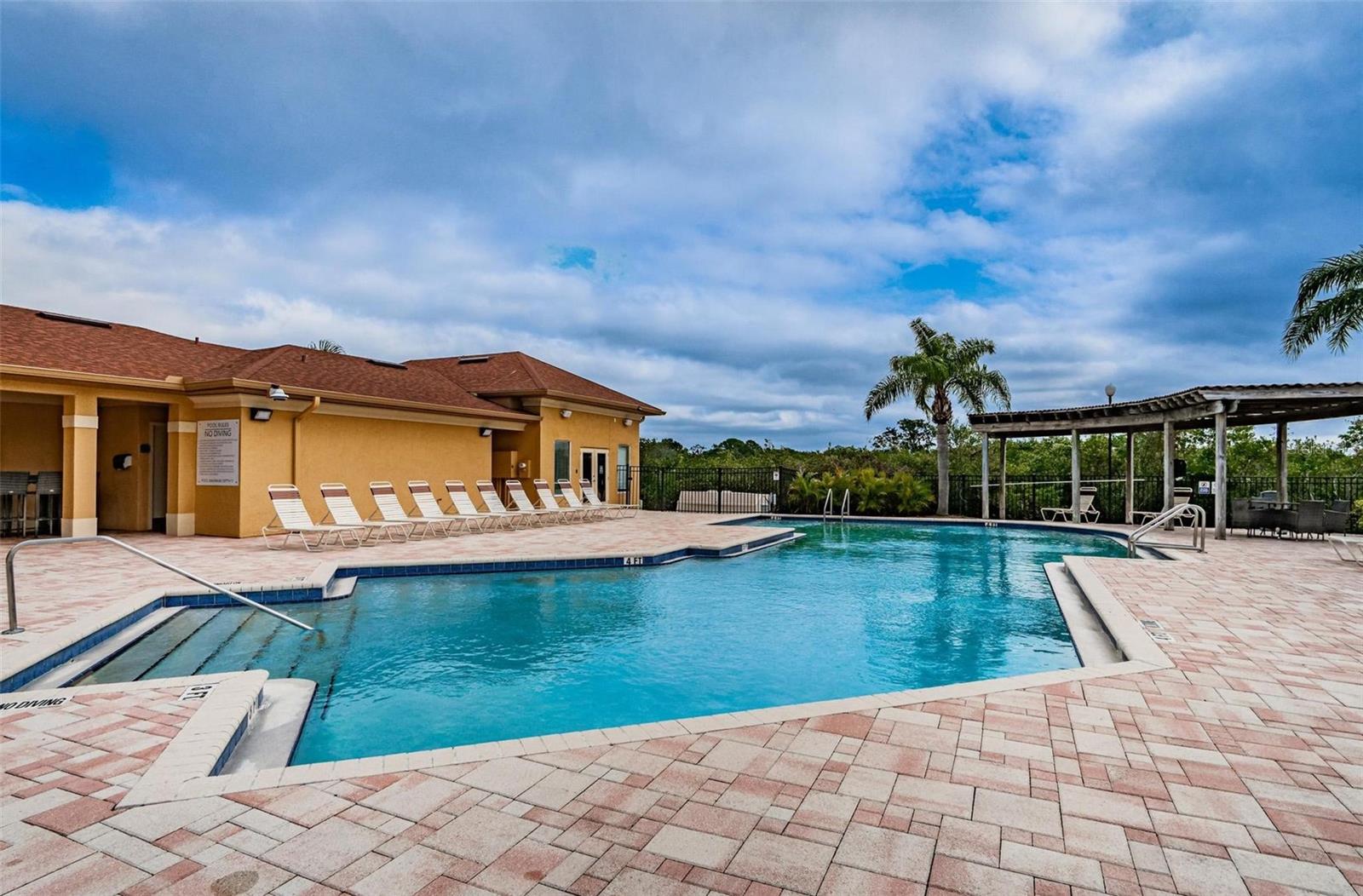 4305 BAYSIDE VILLAGE DR #304