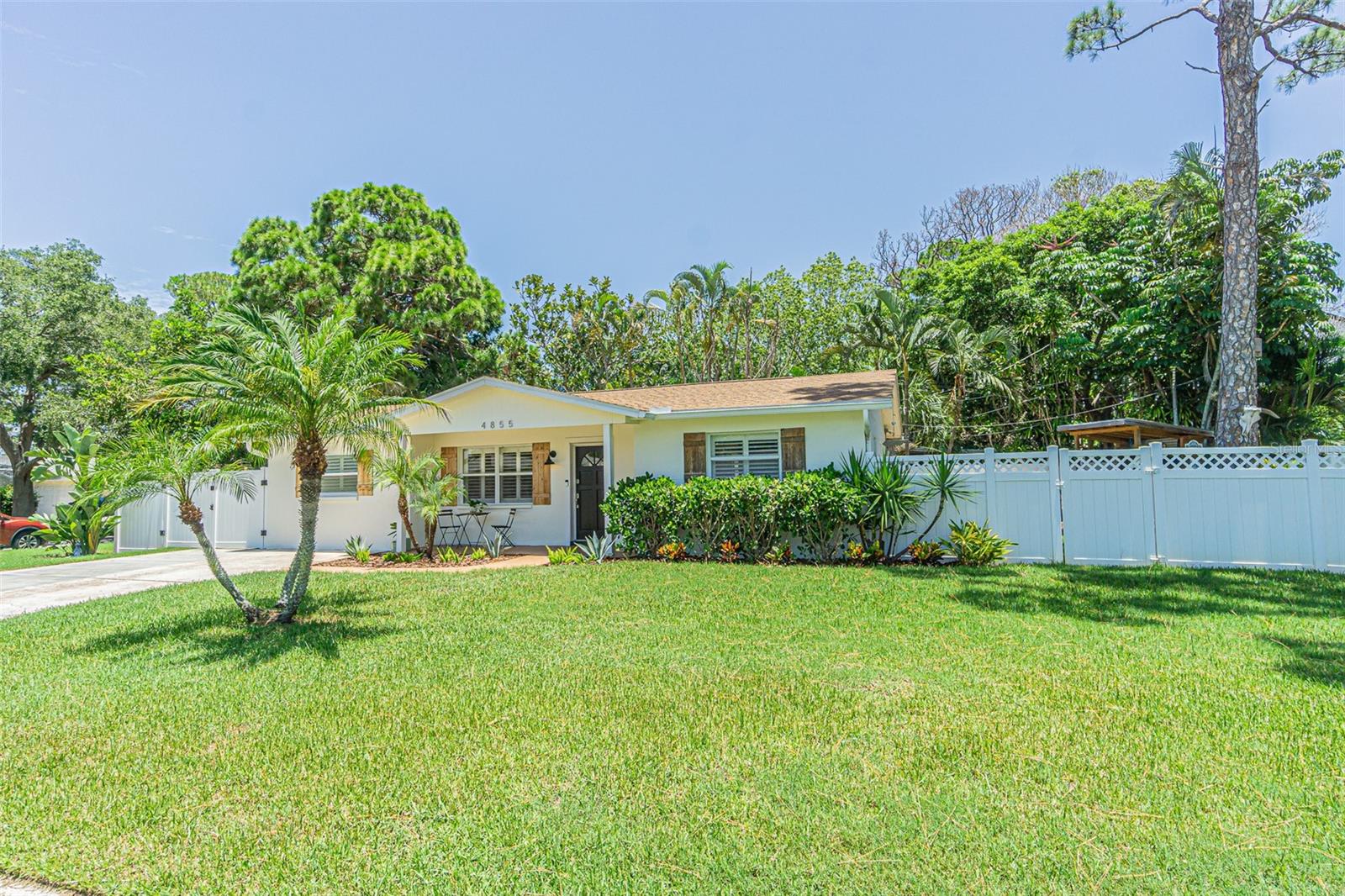 4855 HUNTINGTON ST NE