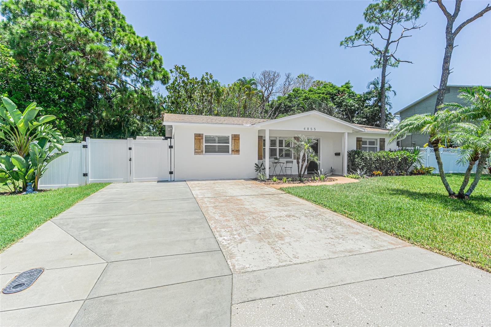 4855 HUNTINGTON ST NE