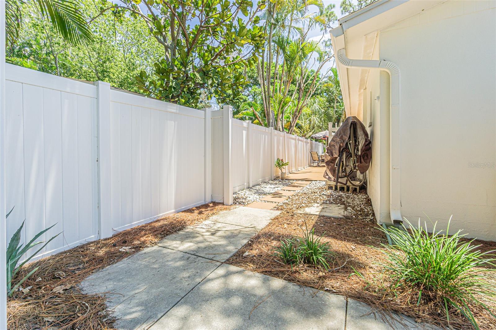 4855 HUNTINGTON ST NE