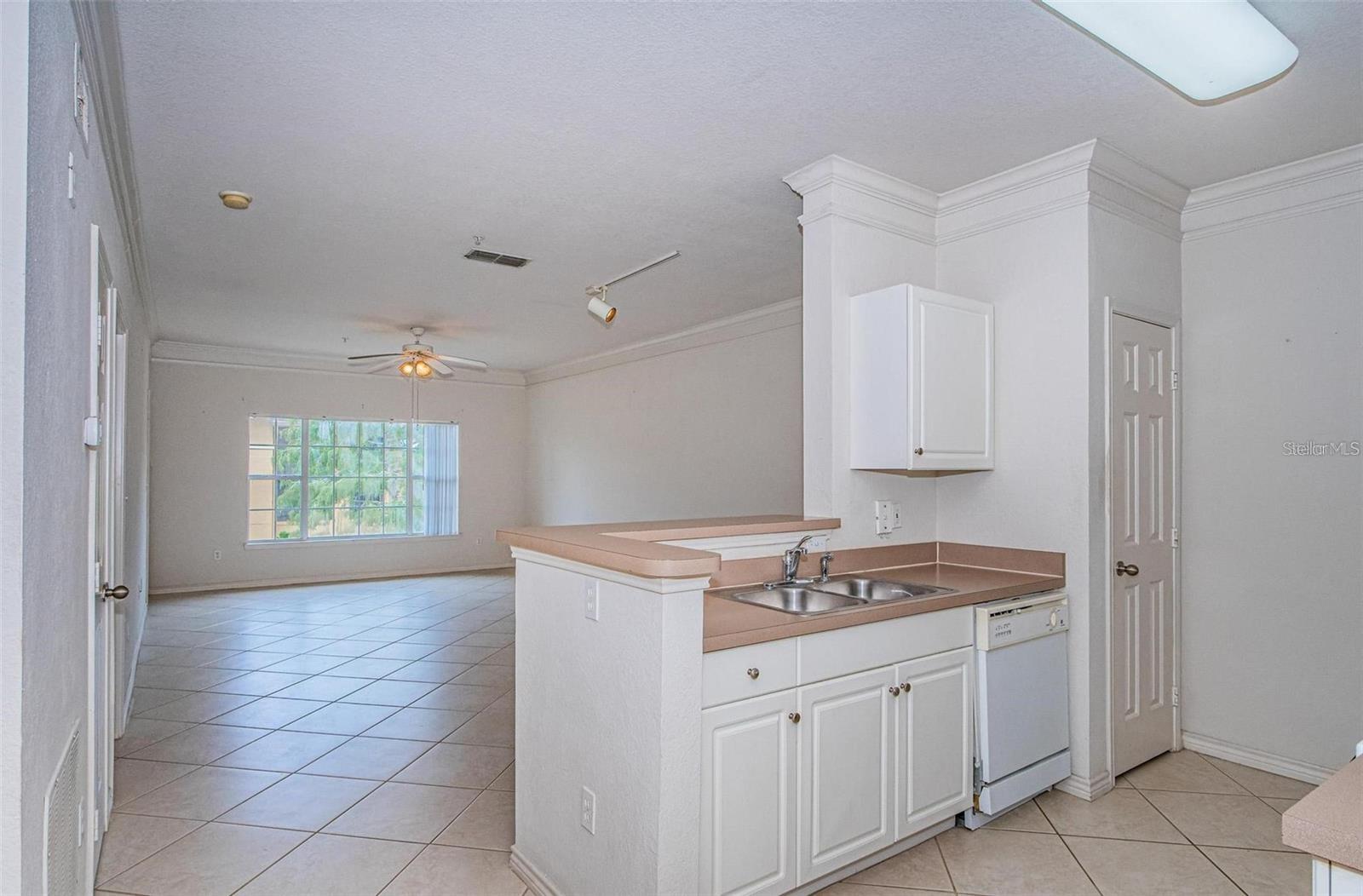 4305 BAYSIDE VILLAGE DR #304