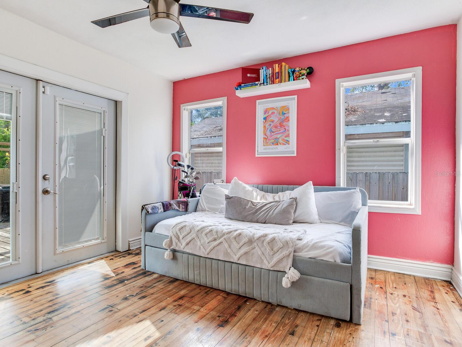 809 E NEW ORLEANS AVE