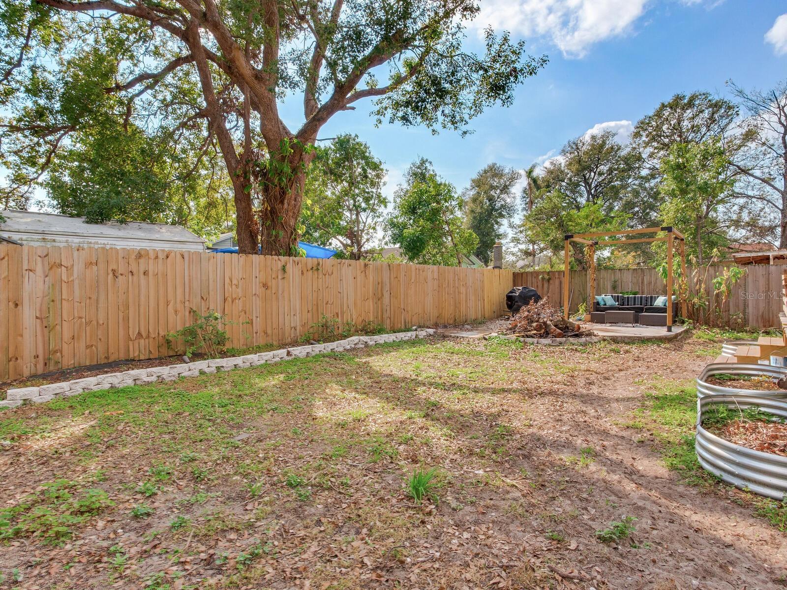 809 E NEW ORLEANS AVE