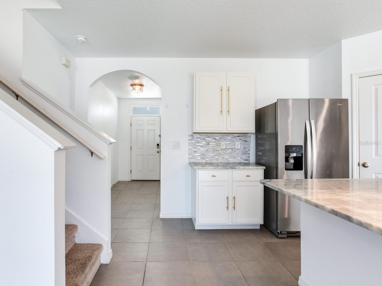 2412 KNIGHT ISLAND DR